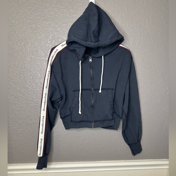 Abercrombie & Fitch Tops - Abercrombie & Fitch zip up hoodie size small slightly cropped